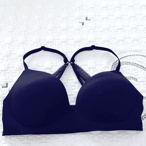 NEW Victoria's Secret incredible wireless padded Midnight Black Bra with Lace